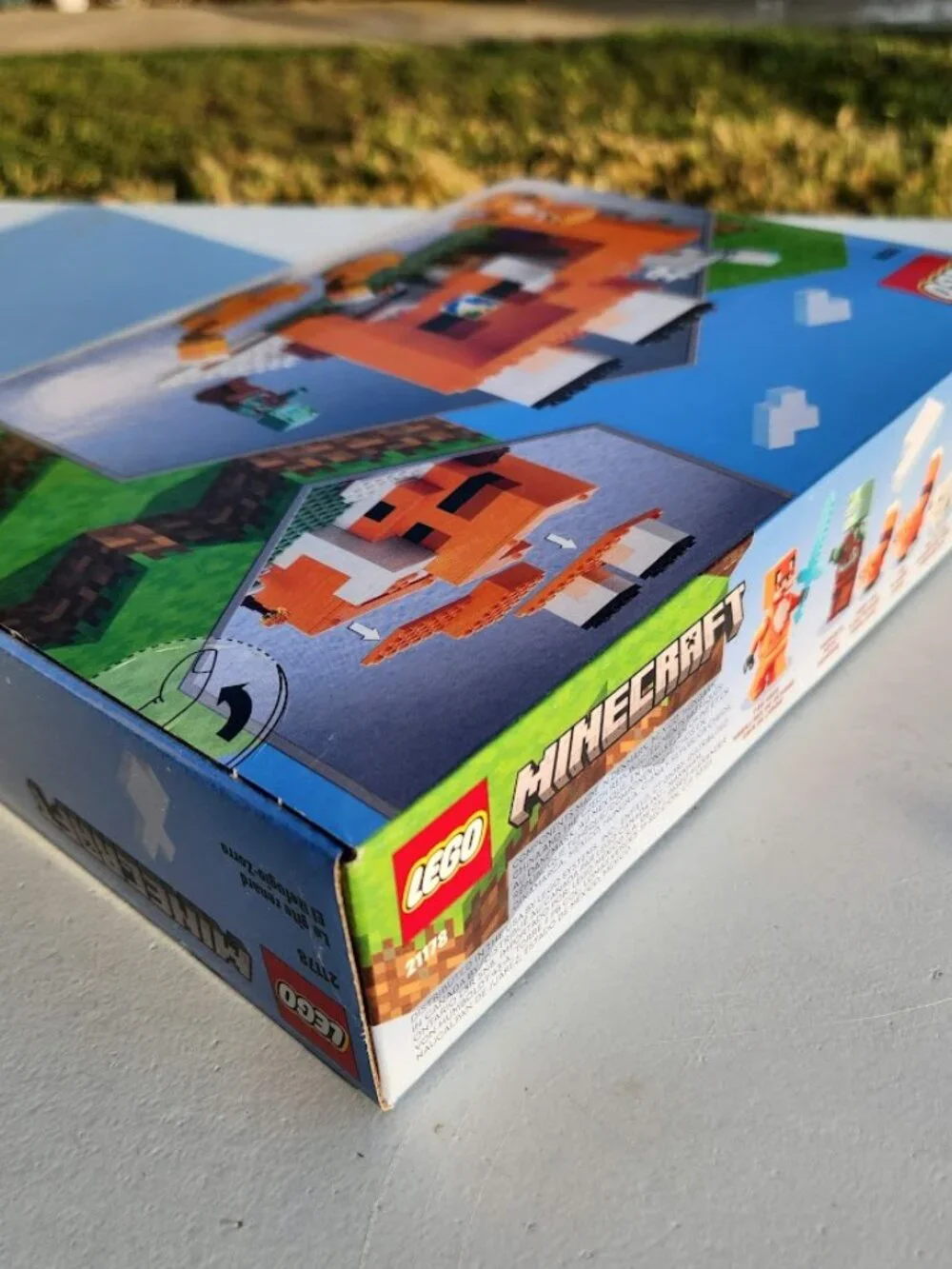 NEW LEGO MINECRAFT Fox Lodge House 21178 Drowned Zombie You will receive: (1) LE
